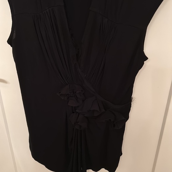 Cable & Gauge Black V-Neck Size S Stretchy Sleeveless Top with Rosette Detail - Picture 6 of 6